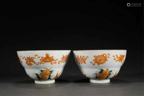 A PAIR OF CHINESE FAMILLE ROSE PORCELAIN BOWL