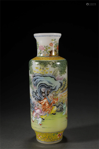 A CHINESE PEKING GLASS FIGURE STORY VIEWS VASE