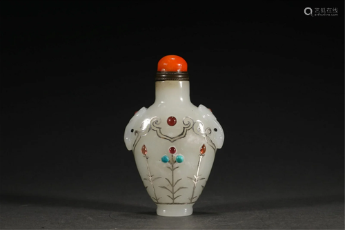 A CHINESE JADE RUYI SNUFF BOTTLE