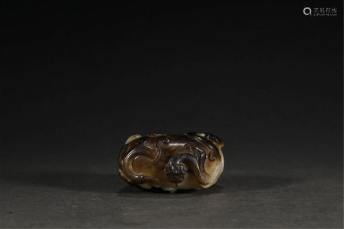 A CHINESE JADE TIGER PATTERN ORNAMENTS