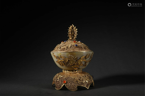 A CHINESE AGATE GILDING PEACH BOWL