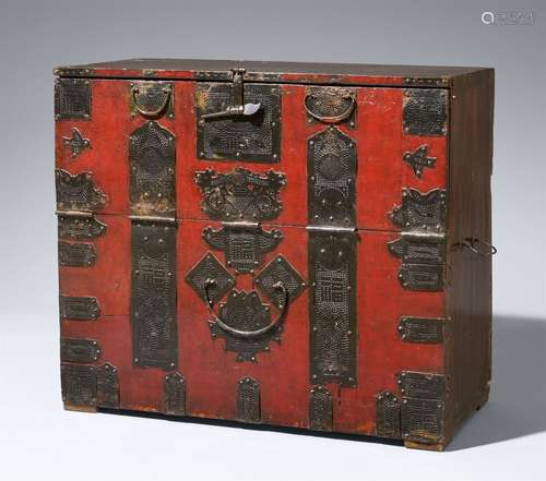 A lacquered pine wood clothing chest (bandaiji). Present-day...