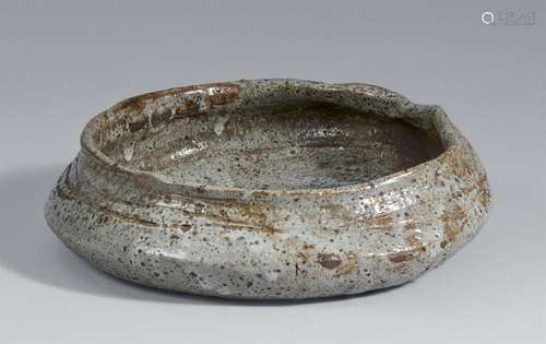 A shallow bowl. Edo period