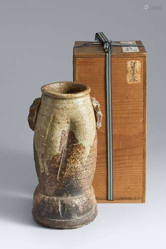 A large Iga vase. Early Edo period