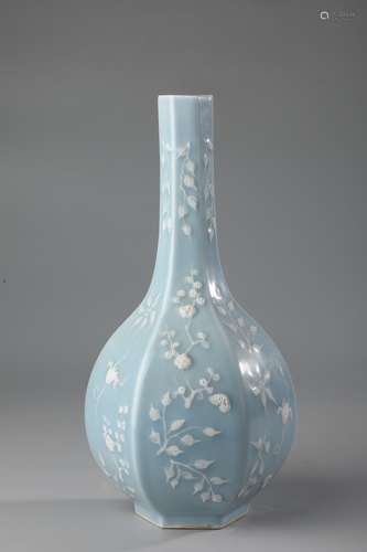 A BLUE GLAZED FLOWER VASE