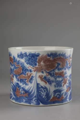 A BLUE AND WHITE RED GLAZED BRUSH POT