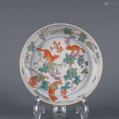 A FAMILLE ROSE  SQUIREL PLATE