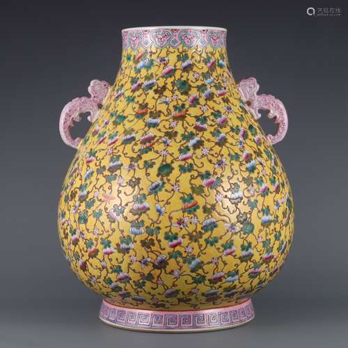 A YELLOW BASED FAMILLE ROSE VASE