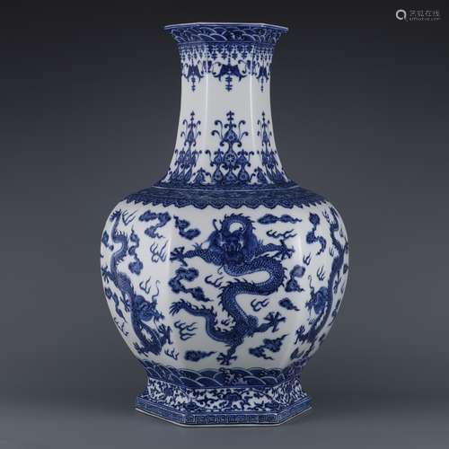 A BLUE AND WHITE DRAGON HEXAGONAL VASE