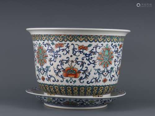 A DOUCAI FLOWER BOWL