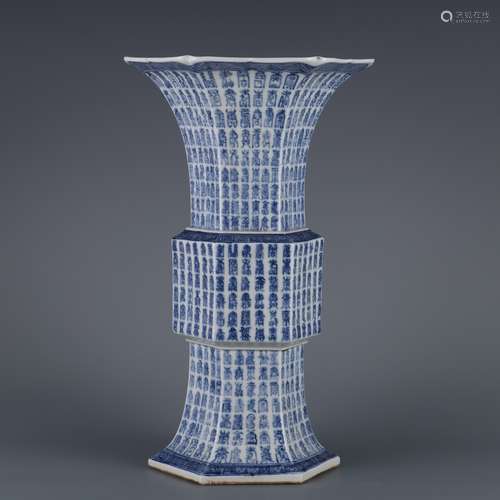 A BLUE AND WHITE HEXAGONAL BEAKER VASE