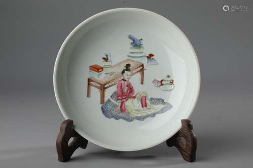 A FAMILLE ROSE FIGURE AND STORY  PLATE