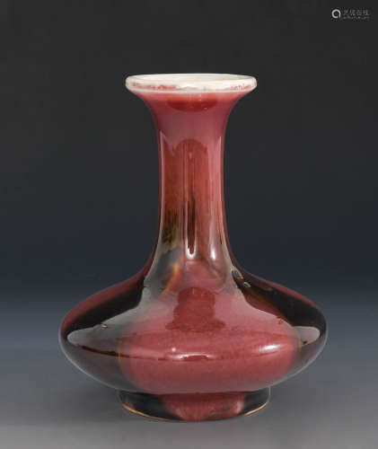 十九世纪 红釉瓶
