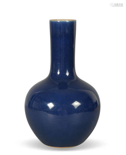 十八世纪 霁蓝釉天球瓶