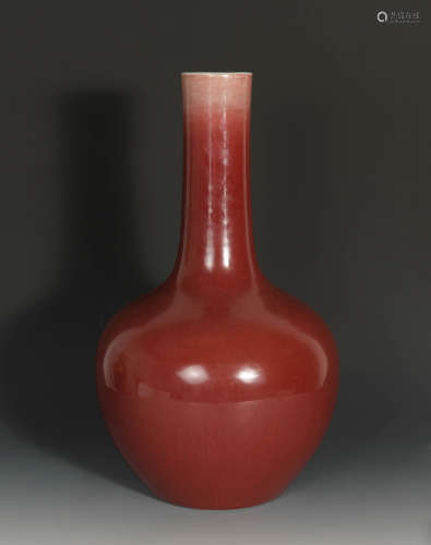 十九世纪 红釉天球瓶