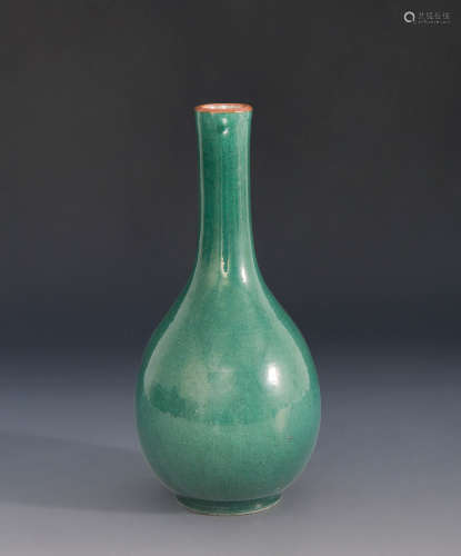 十九世纪 绿釉胆瓶