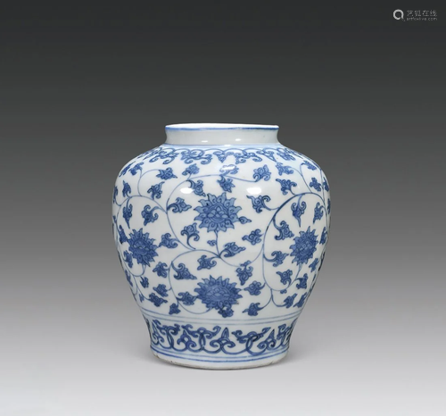 CHINESE PORCELAIN BLUE AND WHITE FLOWER WATER JAR