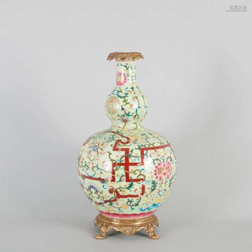 A Chinese Lime Ground Famille Rose Double-Gourd Vase(Da Qing...
