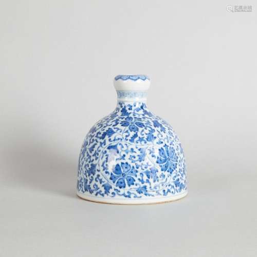 A Chinese Blue and White Garlic-head 'Beehive' Pot (...