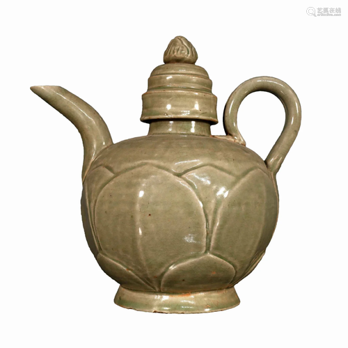 A Yueyao Ewer