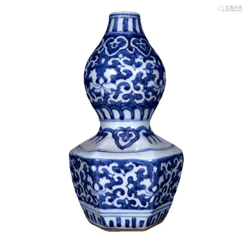 A Fabulous Blue And White White-flower "Interlocking Br...