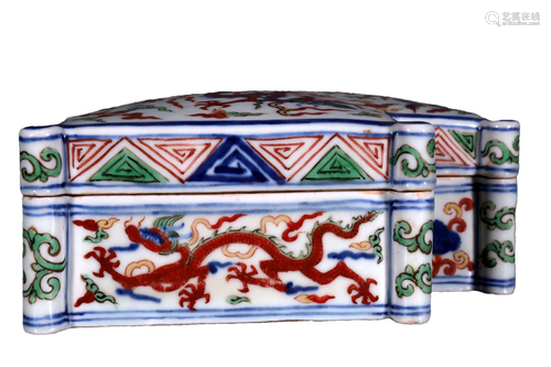 A Wondeful Blue And White Wucai Dragon Covered Box