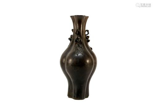 A superb peach pattern bronze vase