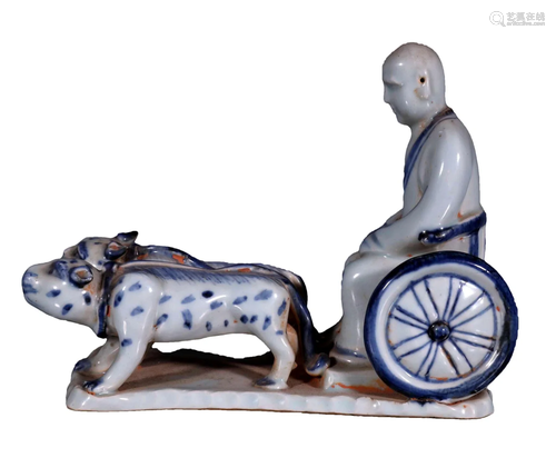 A Lovely Blue And White Beast& Figure Statue