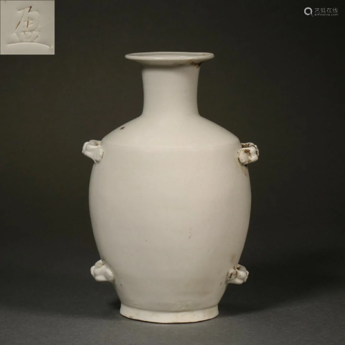 China Song Dynasty Ding kiln bottle