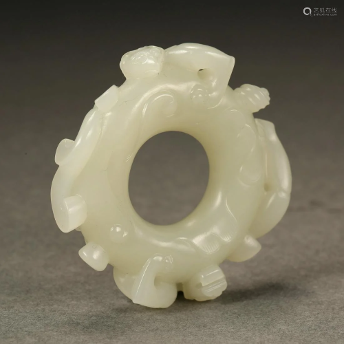 China Ming Dynasty Hetian jade beast ring