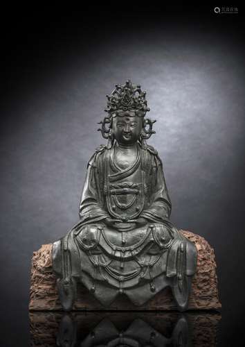 A BRONZE FIGURE OF GUANYIN