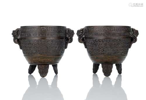 A RARE PAIR OF BRONZE TRIPOD VESSELS 'DING'