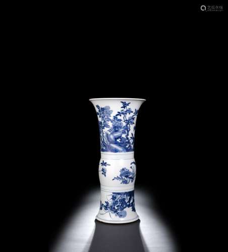 A GU-SHAPED BLUE AND WHITE FLOWER VASE