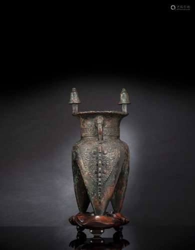 A LARGE TRIPOD BRONZE VESSEL IN THE ARCHAIC STYLE OF A JIA
