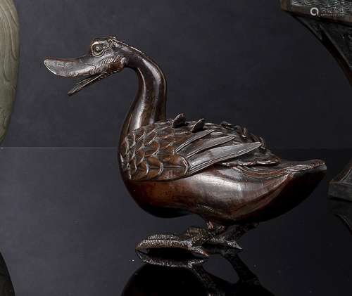 A FINE TWO-PART BRONZE CENSER IN SHAPE OF A DUCK