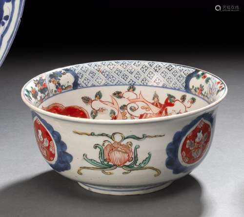 A BOWL IN IMARI-STYLE WITH FLOWERS AND MEDAILLONS