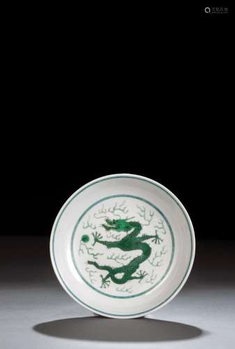 A FINE PAINTED GREEN DRAGON PORCELAIN DISH