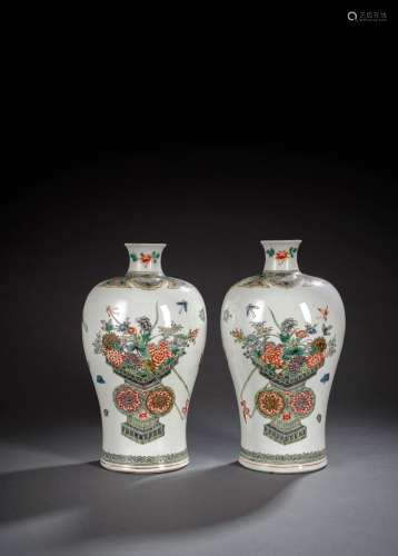 A PAIR OF FAMILLE VERTE FLORAL VASES, MEIPING