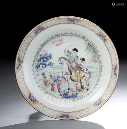 A FAMILLE ROSE PORCELAIN DISH