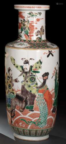 A FAMILLE VERTE IMMORTAL ROULEAU PORCELAIN VASE