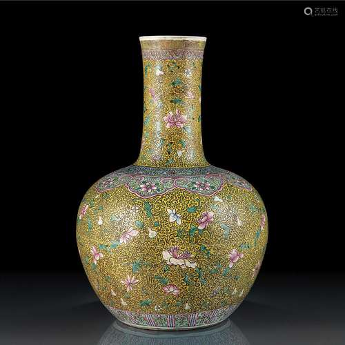 A yellow-ground 'famille rose' porcelain vase