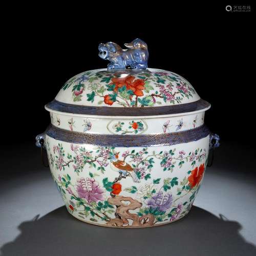 A LARGE FAMILLE ROSE PORCELAIN TUREEN AND COVER WITH METAL H...