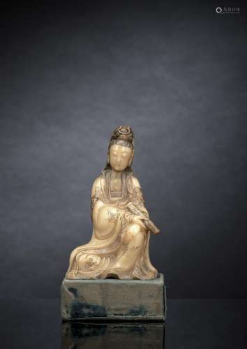 A VERY FINE CARVED AND ENGRAVED SOAPSTONE MODEL OF SEATED GU...