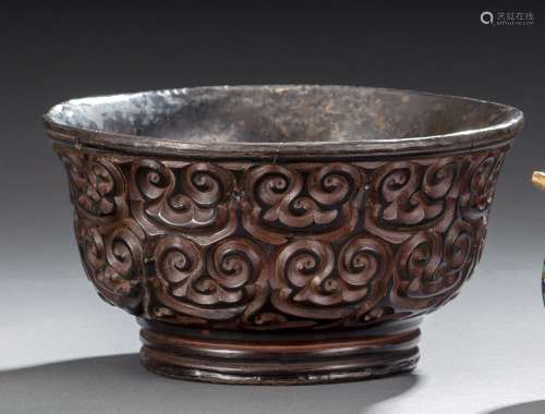 A FINE AND LARGE TIXI LACQUER BOWL WITH SILVER INLAY