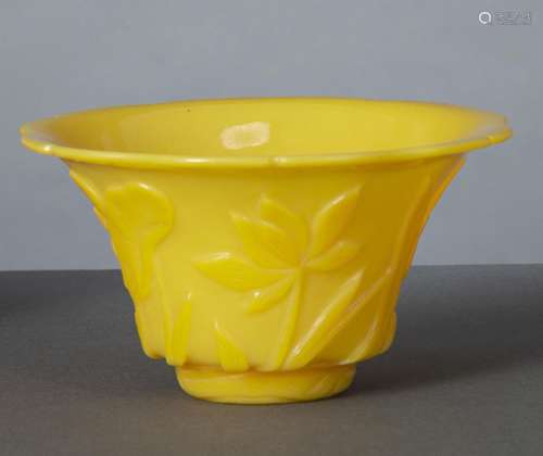A YELLOW BLOSSOM-SHAPED BEIJING GLASS BOWL