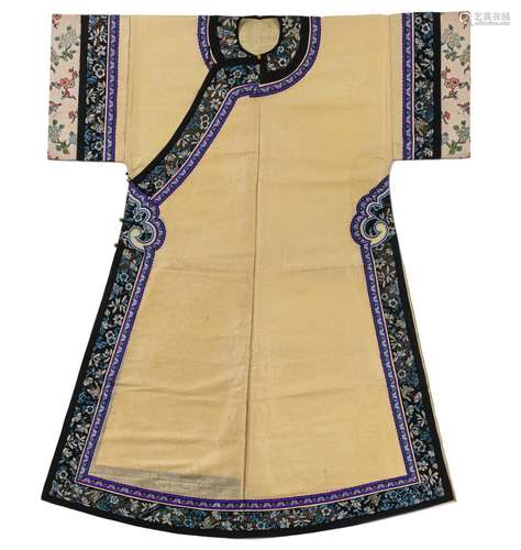 A LIGHT YELLOW SILK SUMMER ROBE (CHANGYI) FOR A LADY