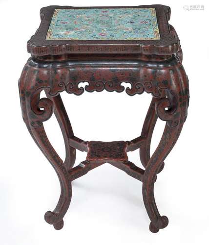 A FINE LACQUER STAND WITH INLAID FAMILLE ROSE PORCELAIN PANE...