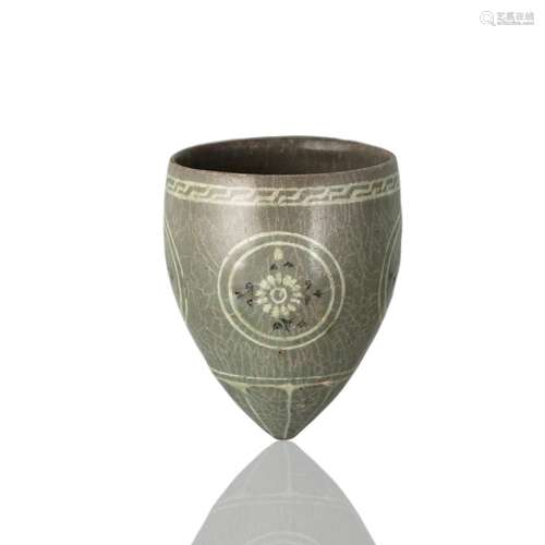 A FINE AND RARE SANGAM-INLAID CELADON CUP