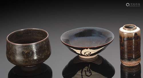 A GROUP OF THREE CHAWAN AND A CHAIRE