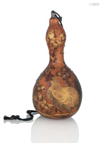 A GOLD-PAINTED AND LACQUER DECORATED GOURD FLASK